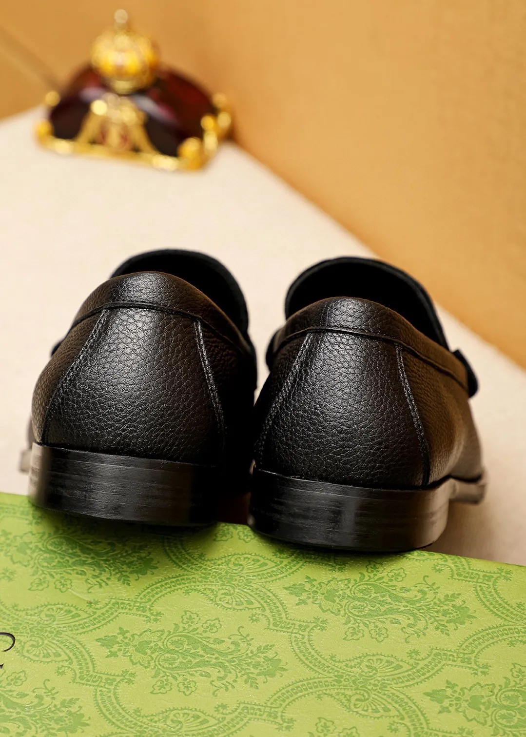 Men's shoes 💰460 💐 Product trademark: GUCCI "Gucci" casual leather shoes Regular size: 38-44 (45🉑️customized) Product materials: Selected imported first-layer pebbled cowhide embossed upper + luxury hardware buckle, imported water-dyed cowhide leather lining. Strong three-dimensional visual effect, original combination outsole Color: 5⃣️colors available